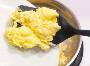 Scrambled eggs made easy