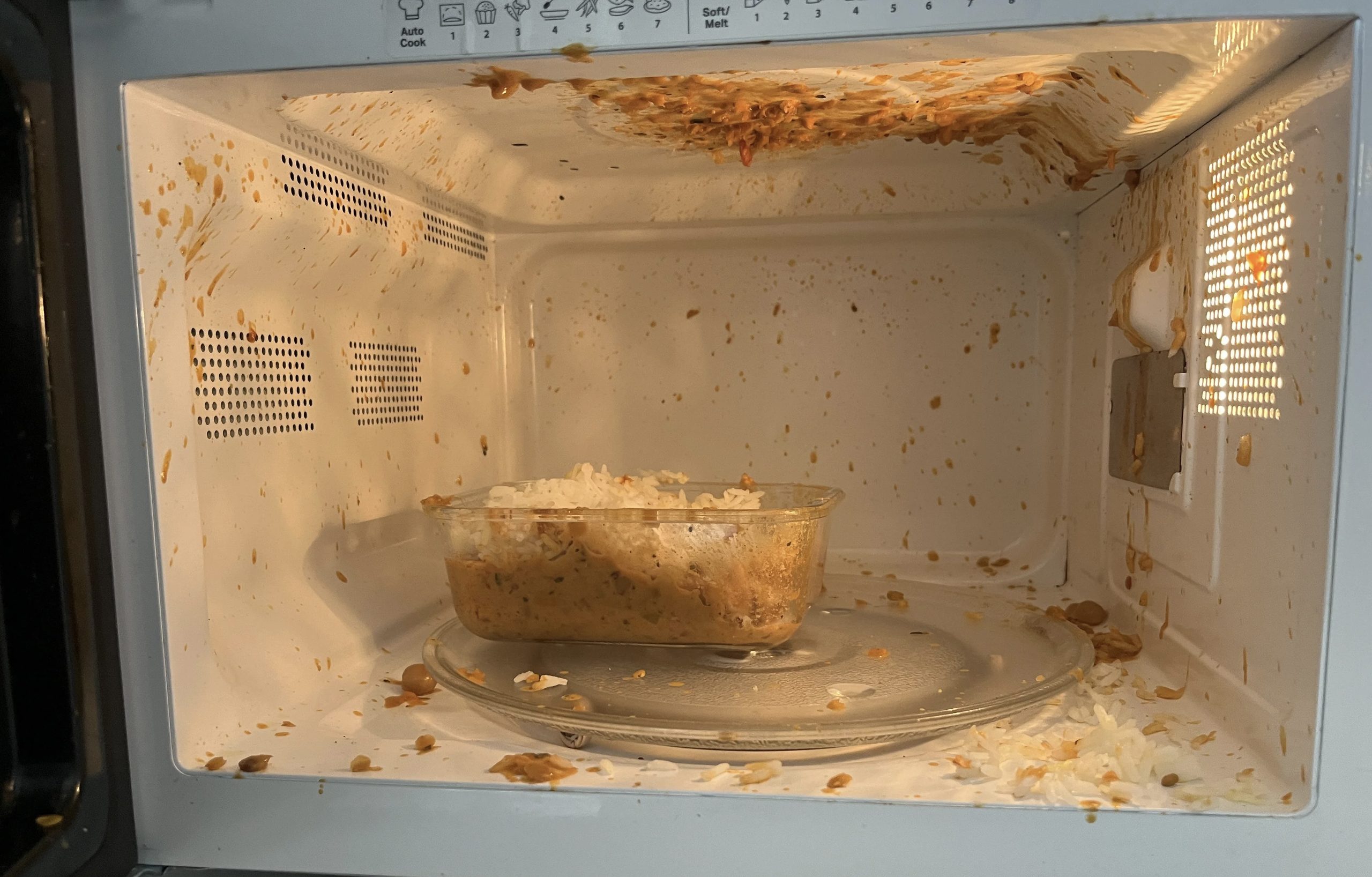 How to Prevent Splatter Safely When Cooking with a Microwave Oven