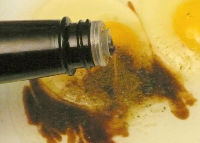 Using Worcestershire sauce instead of salt to make microwave eggs.